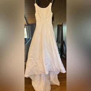 White wedding dress sleeveless
